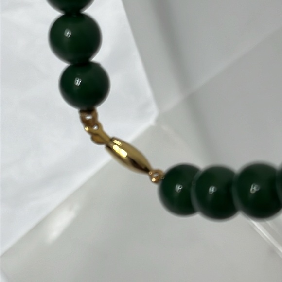 My Green Period:Two Well-Balanced Strands of Vintage Beads - Picture 9 of 12